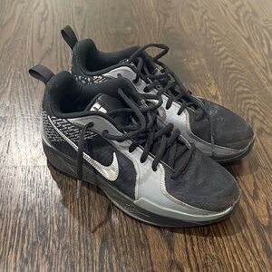 Nike Men's Black and Silver Athletic Shoes Size 6.5Y
